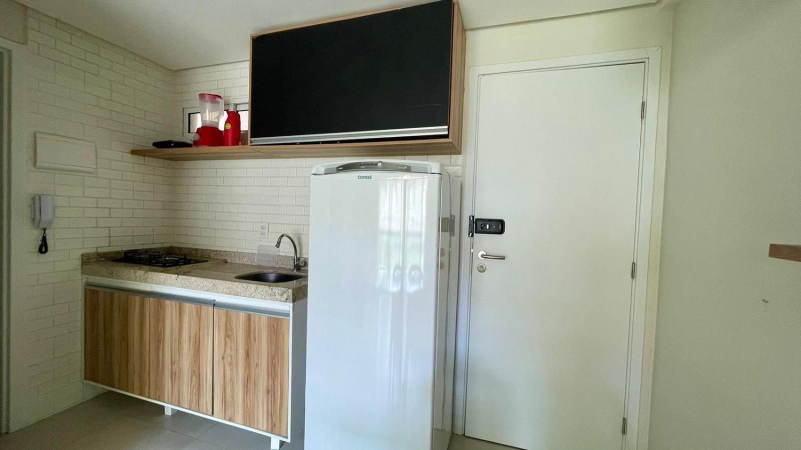 Flats A 50M Da Praia De Порту-де-Галиньяш Экстерьер фото